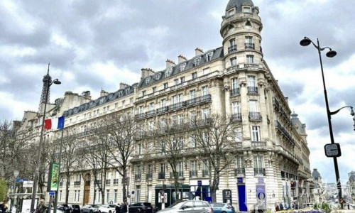 中国人大代表巴黎家中遇劫，睡梦中损失700万欧珠宝